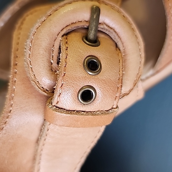 Hush puppies‎ women's sandles. Tan leather.  Clean. 9.5 - Picture 2 of 10